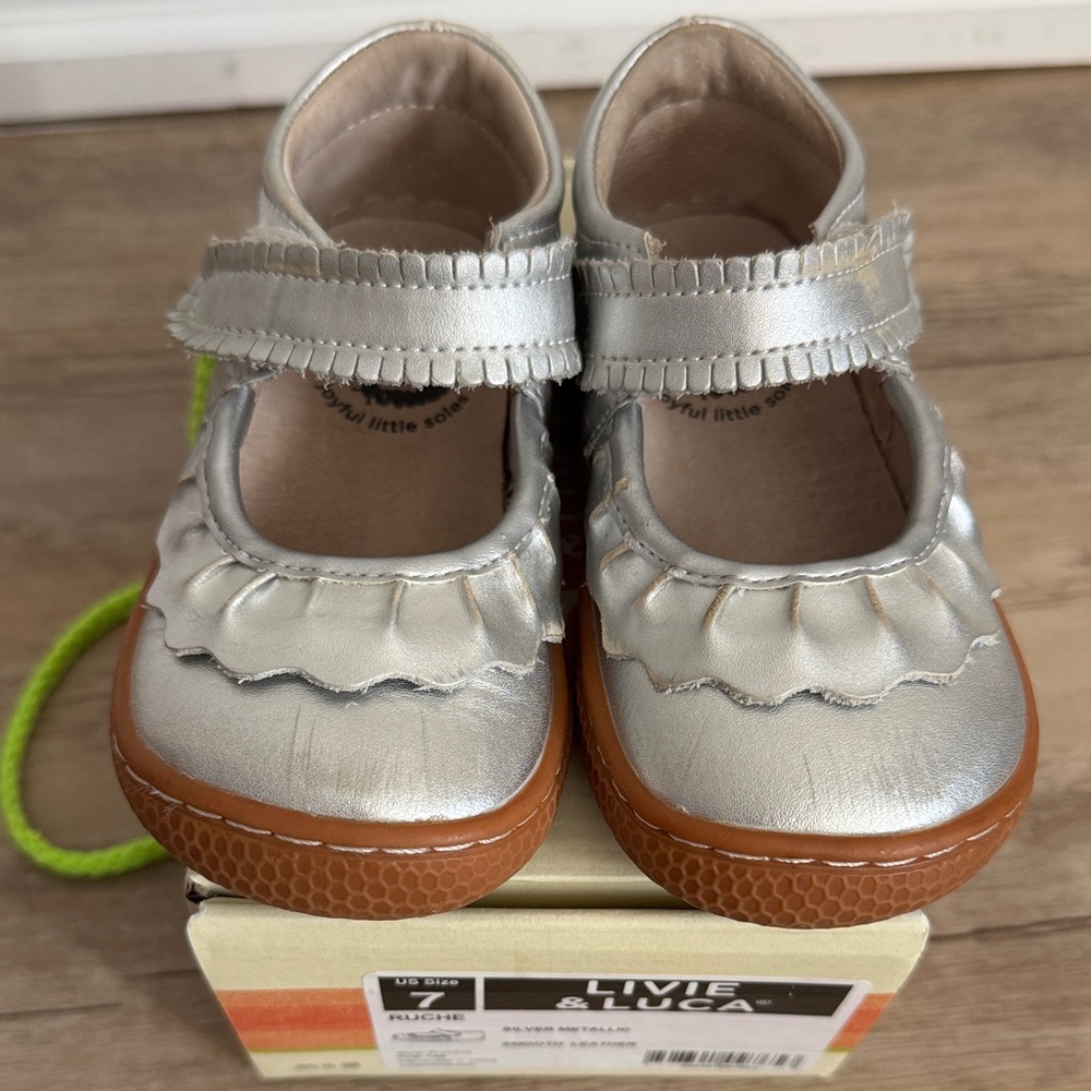Livie and Luca Ruche Classic Mary Jane Silver size 7